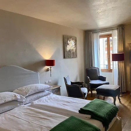 לינה וארוחת בוקר Casa L'andrunel 4*