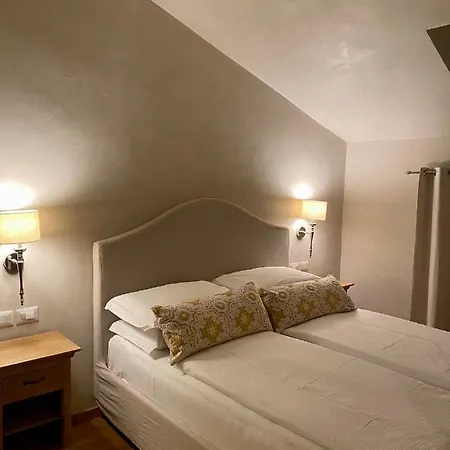 לינה וארוחת בוקר Casa L'andrunel 4*