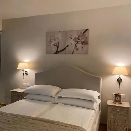 לינה וארוחת בוקר Casa L'andrunel 4*