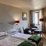 Alojamento de Acomodação e Pequeno-almoço Casa L'andrunel 4*