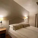 Alojamento de Acomodação e Pequeno-almoço Casa L'andrunel 4*